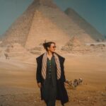 Sonakshi Sinha Instagram - Lo and behold - the great Pyramids of Giza (aur saath mein feature karte hue - ship of the desert Camel bhai) Thats one off the bucket list ✅ #sonastravels #egypt #Cairo #pyramidsofgiza