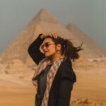 Sonakshi Sinha Instagram - Lo and behold - the great Pyramids of Giza (aur saath mein feature karte hue - ship of the desert Camel bhai) Thats one off the bucket list ✅ #sonastravels #egypt #Cairo #pyramidsofgiza