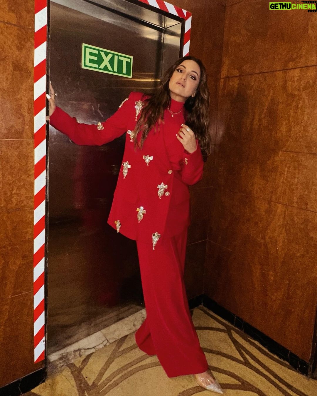 Sonakshi Sinha Instagram - Exit 2023… signing out of this year! See you soon 2024!! (If anyone has any work with me, dont call me until 10 Jan. Bye)