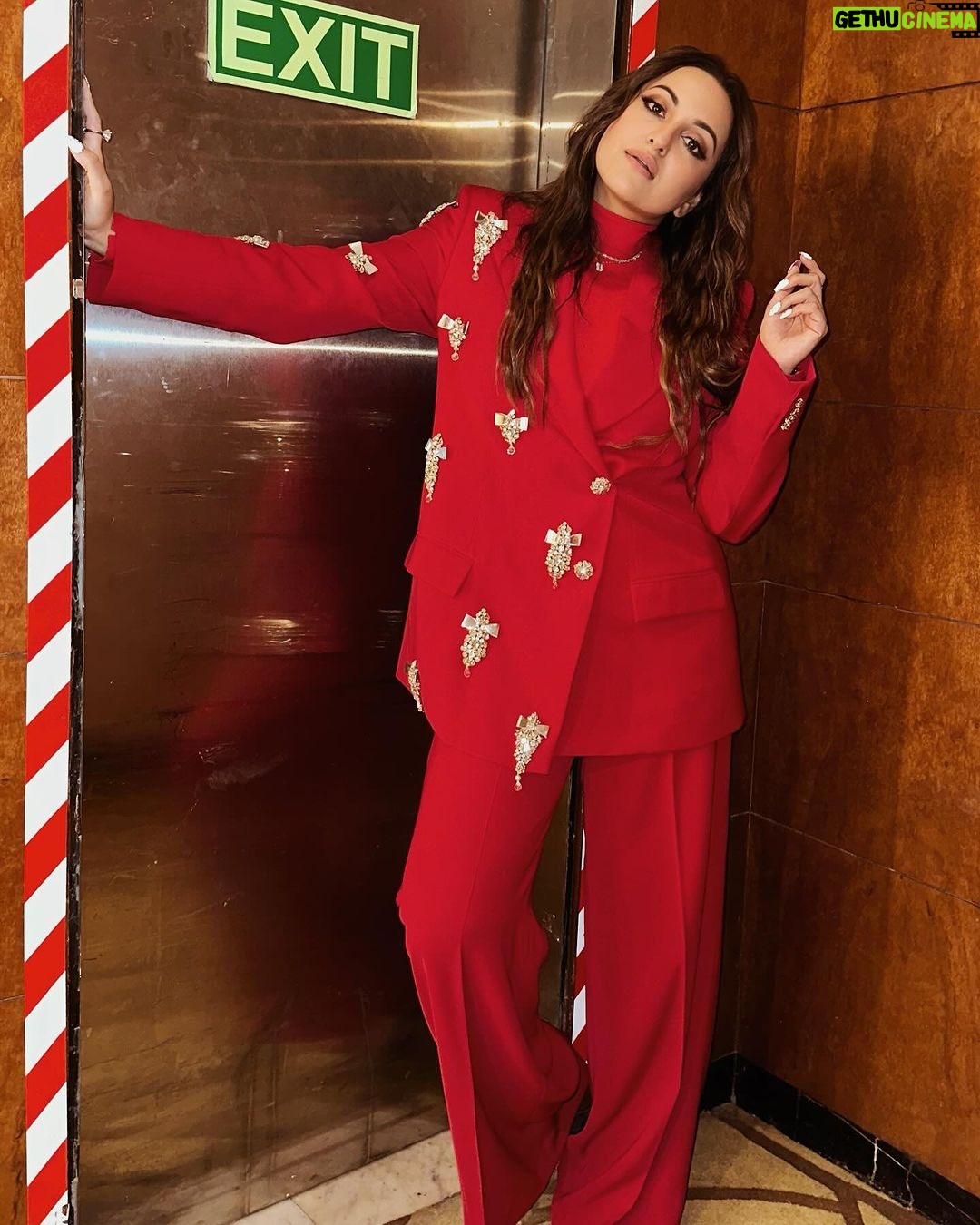 Sonakshi Sinha Instagram - Exit 2023… signing out of this year! See you soon 2024!! (If anyone has any work with me, dont call me until 10 Jan. Bye)