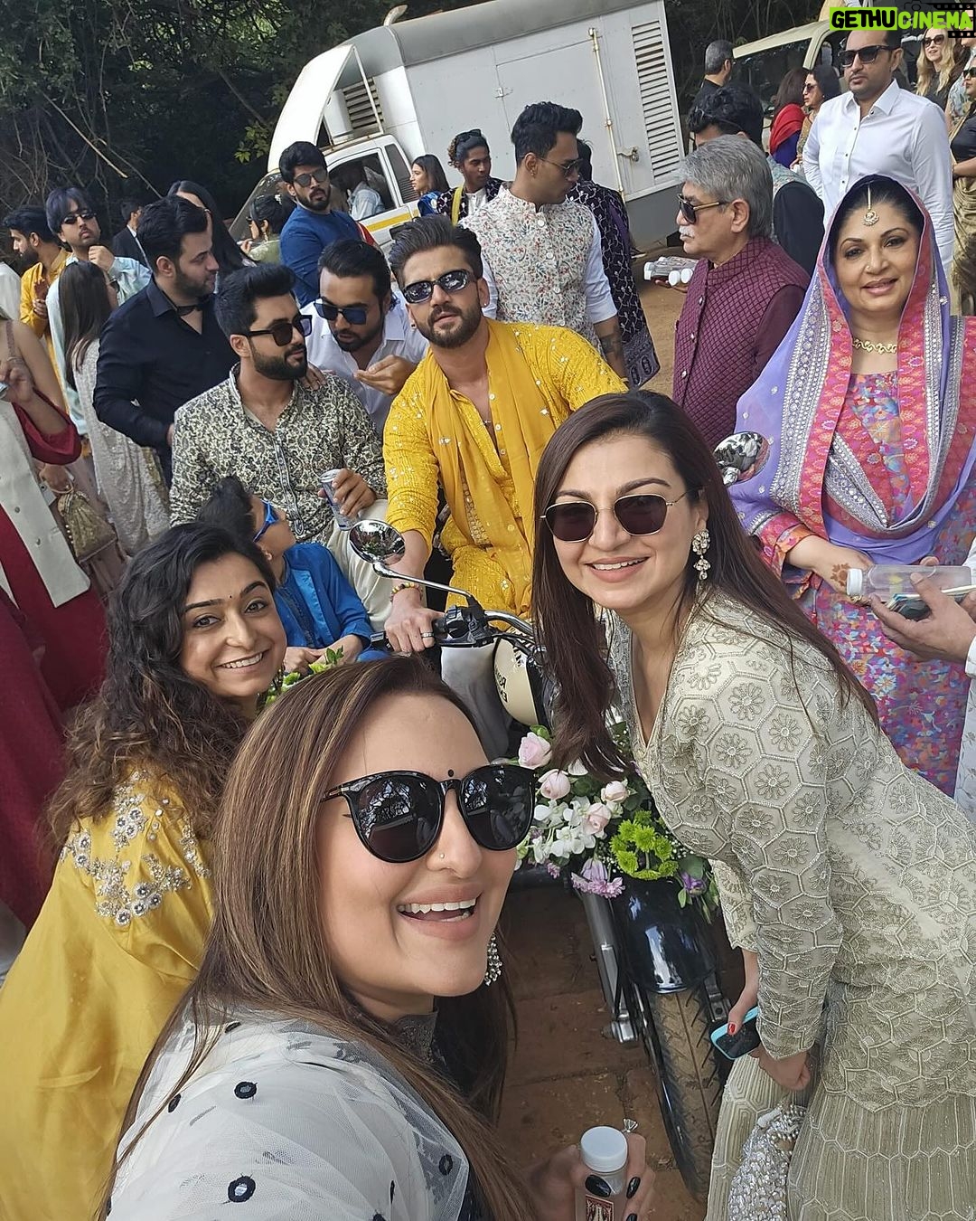 Sonakshi Sinha Instagram - Thank you for getting married @zmaahir and @sanjanavgoenka… the collective happiness at that wedding was like nothing ive ever seen before! The love, the friendship, the laughter, the magic… all that happened there is what i wish for you both now and forever ❤️ love you guys! First pic is a pictoral representation of the happiness felt in the pics that follow… so scroll!