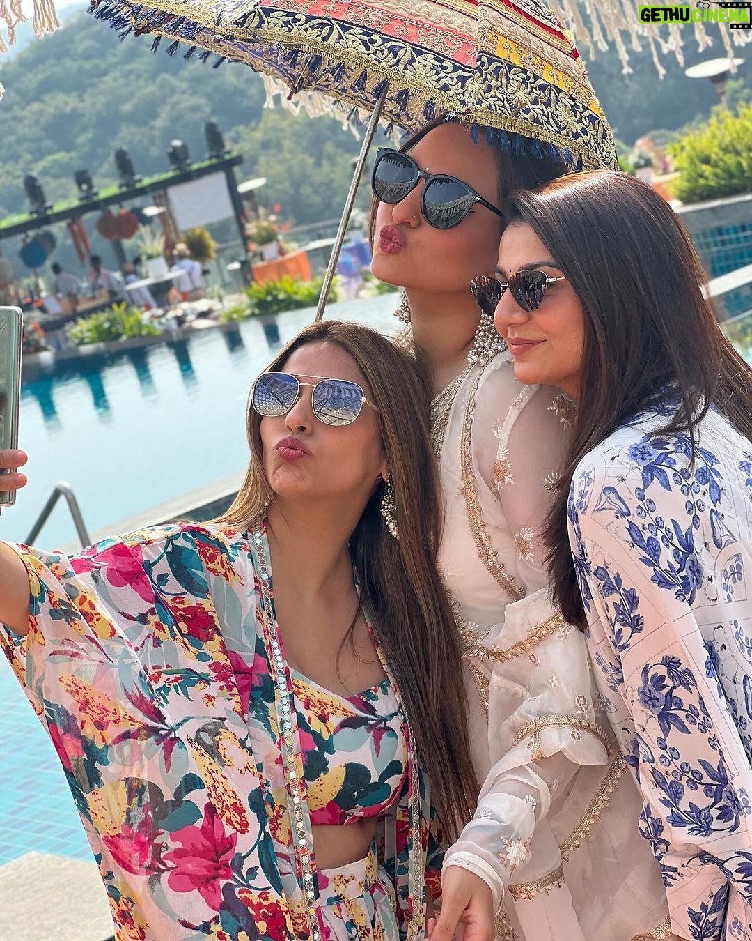 Sonakshi Sinha Instagram - Thank you for getting married @zmaahir and @sanjanavgoenka… the collective happiness at that wedding was like nothing ive ever seen before! The love, the friendship, the laughter, the magic… all that happened there is what i wish for you both now and forever ❤️ love you guys! First pic is a pictoral representation of the happiness felt in the pics that follow… so scroll!