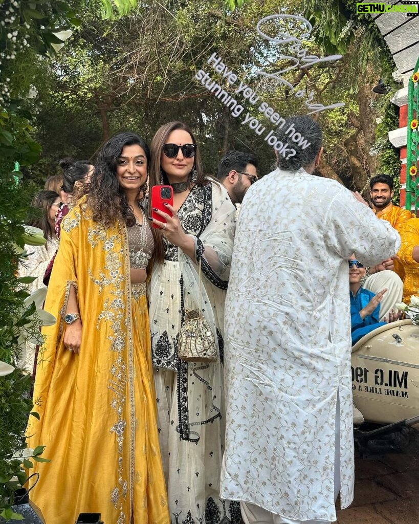 Sonakshi Sinha Instagram - Thank you for getting married @zmaahir and @sanjanavgoenka… the collective happiness at that wedding was like nothing ive ever seen before! The love, the friendship, the laughter, the magic… all that happened there is what i wish for you both now and forever ❤️ love you guys! First pic is a pictoral representation of the happiness felt in the pics that follow… so scroll!