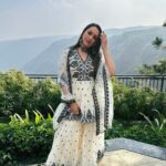 Sonakshi Sinha Instagram - Vaadiyon mein wedding… filmy hona zaroori hai!!! Mahabaleshwar