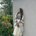 Sonakshi Sinha Instagram - Vaadiyon mein wedding… filmy hona zaroori hai!!! Mahabaleshwar