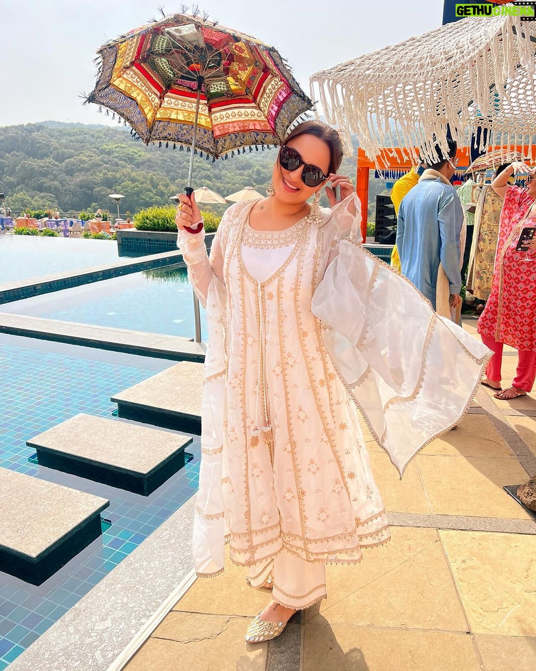 Sonakshi Sinha Instagram - Bridgerton… but make it desi 🤓