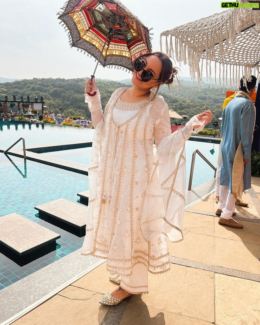 Sonakshi Sinha Instagram - Bridgerton… but make it desi 🤓
