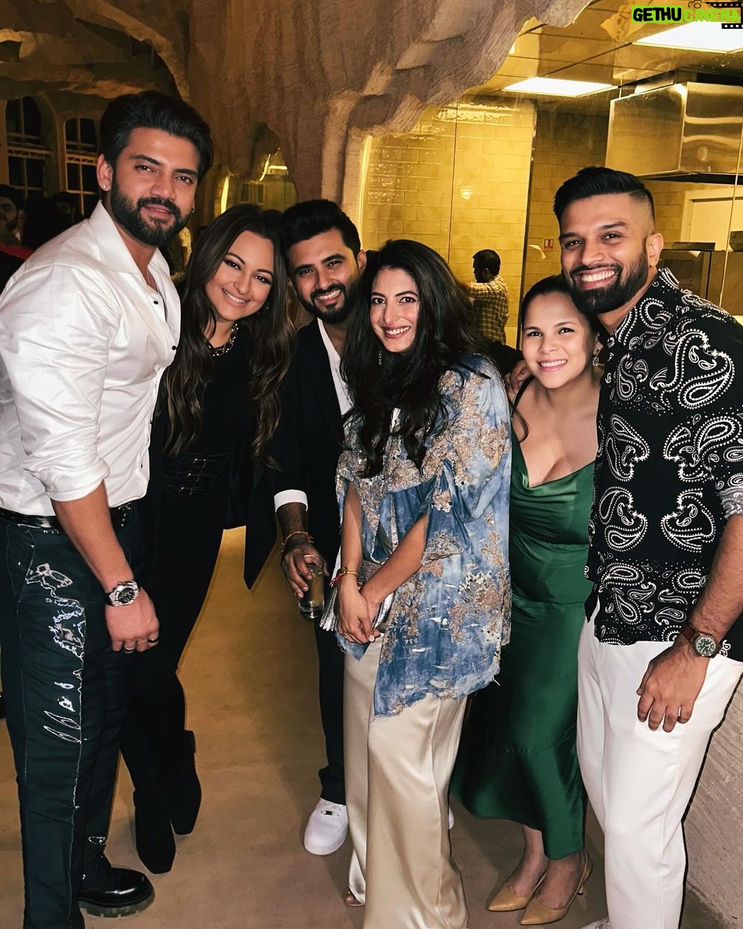 Sonakshi Sinha Instagram - Lets get you married @zmaahir and @sanjanavgoenka ❤️ what a night to kickstart the festivities ✨