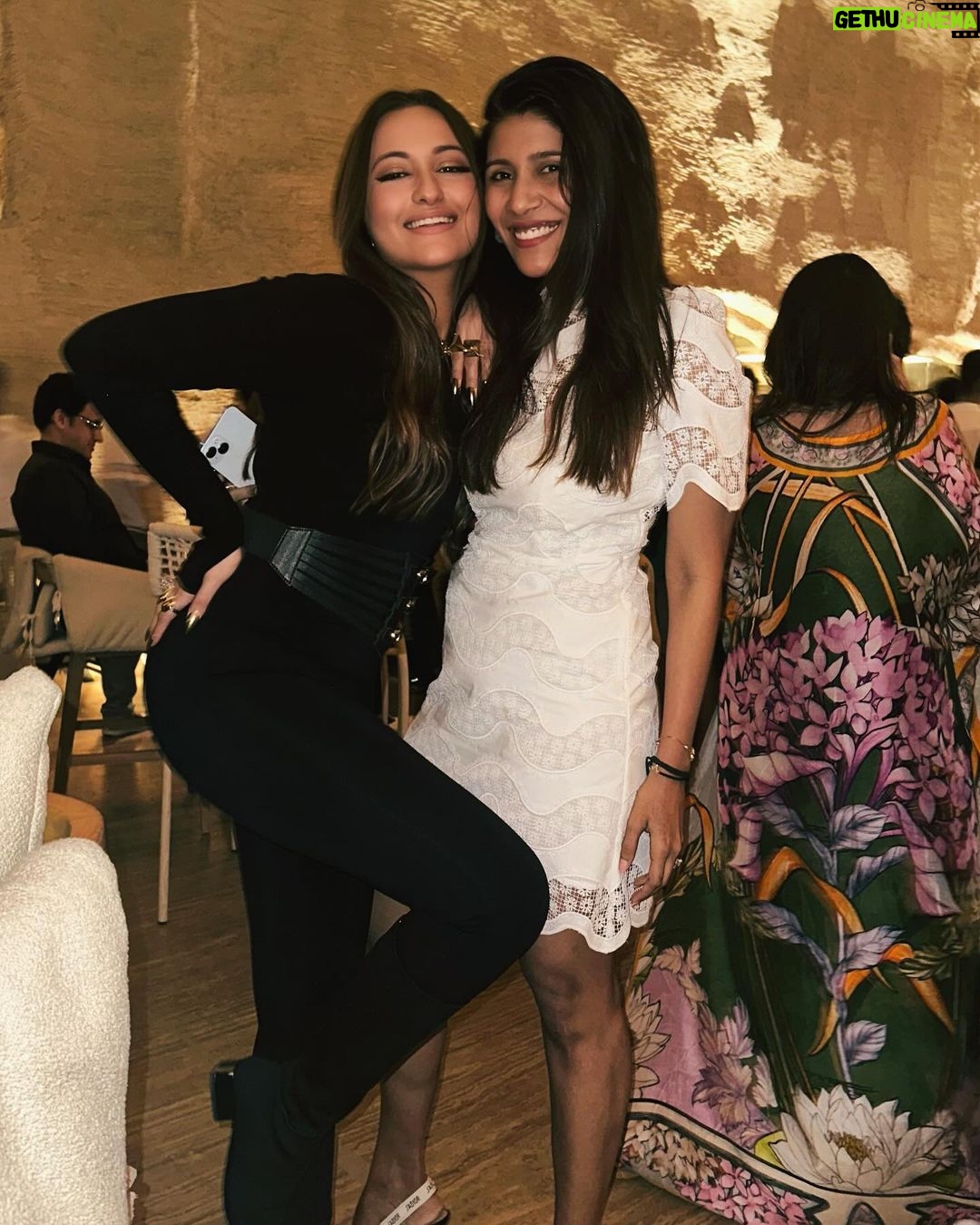 Sonakshi Sinha Instagram - Lets get you married @zmaahir and @sanjanavgoenka ❤️ what a night to kickstart the festivities ✨