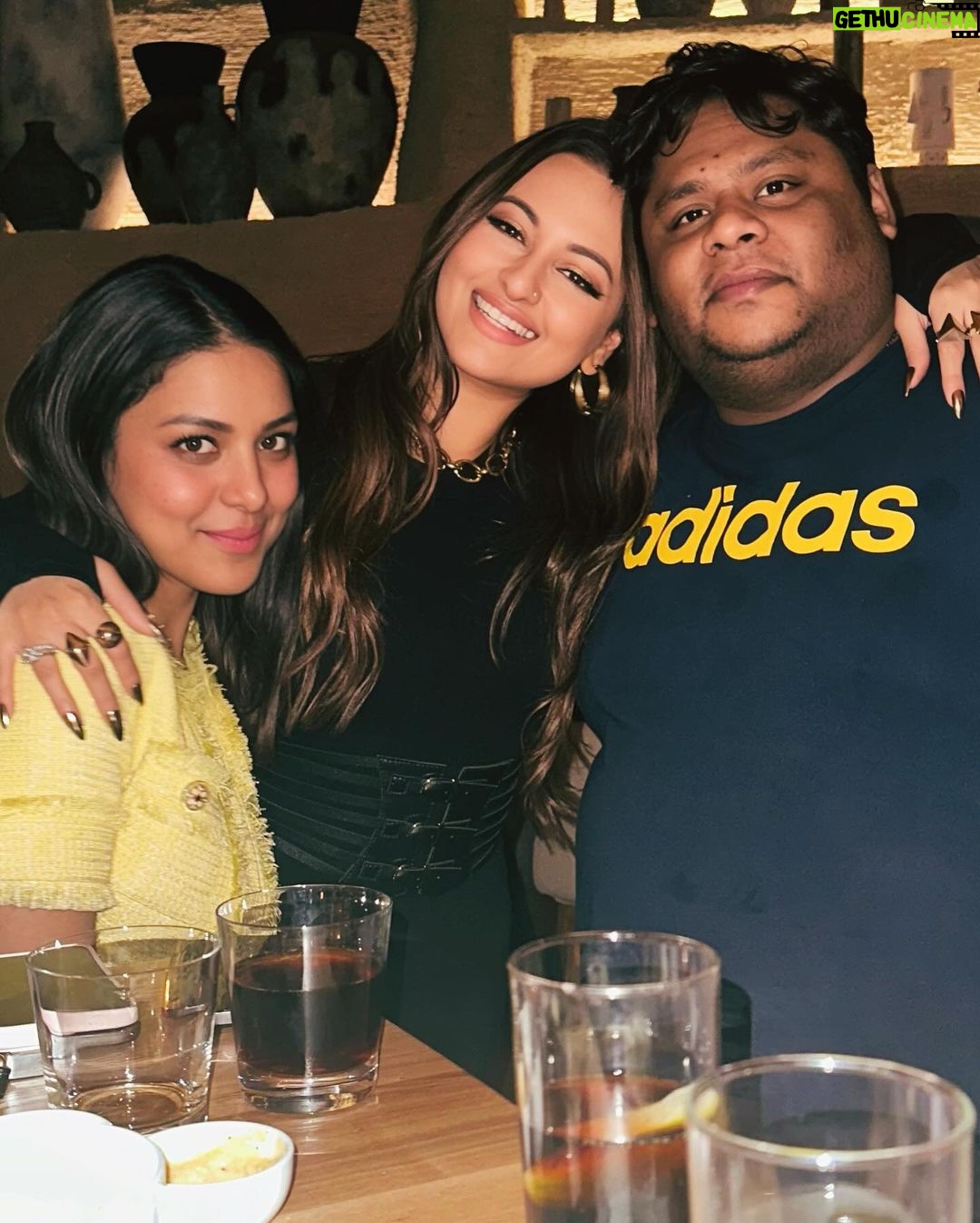 Sonakshi Sinha Instagram - Lets get you married @zmaahir and @sanjanavgoenka ❤️ what a night to kickstart the festivities ✨