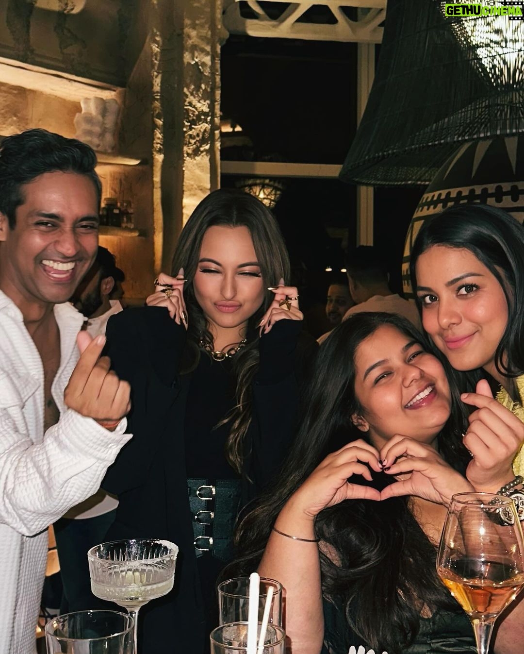 Sonakshi Sinha Instagram - Lets get you married @zmaahir and @sanjanavgoenka ❤️ what a night to kickstart the festivities ✨