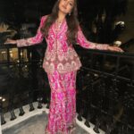 Sonakshi Sinha Instagram - For the #kolkatainternationalfilmfestival #Kiff aptly in one of my favorites @anamikakhanna.in 🩷 Hair: @themadhurinakhale Makeup: @savleenmanchanda Styling: @sanamratansi 💕