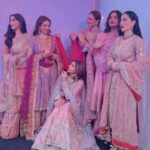 Sonakshi Sinha Instagram - What a day with these lovely ladies 💕 @m_koirala @aditiraohydari @therichachadha @iamsanjeeda @sharminsegal #HeeraMandionNetflix