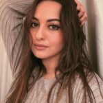 Sonakshi Sinha Instagram - You only see selfies here because im anti social (and proud of it) 😂
