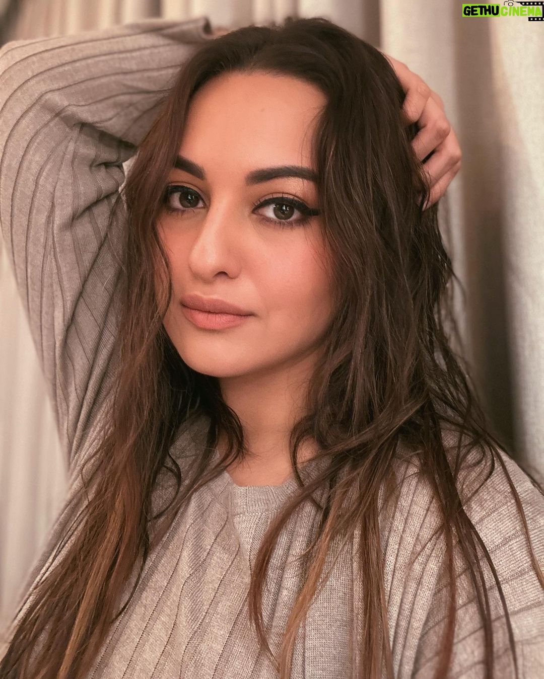 Sonakshi Sinha Instagram - You only see selfies here because im anti social (and proud of it) 😂