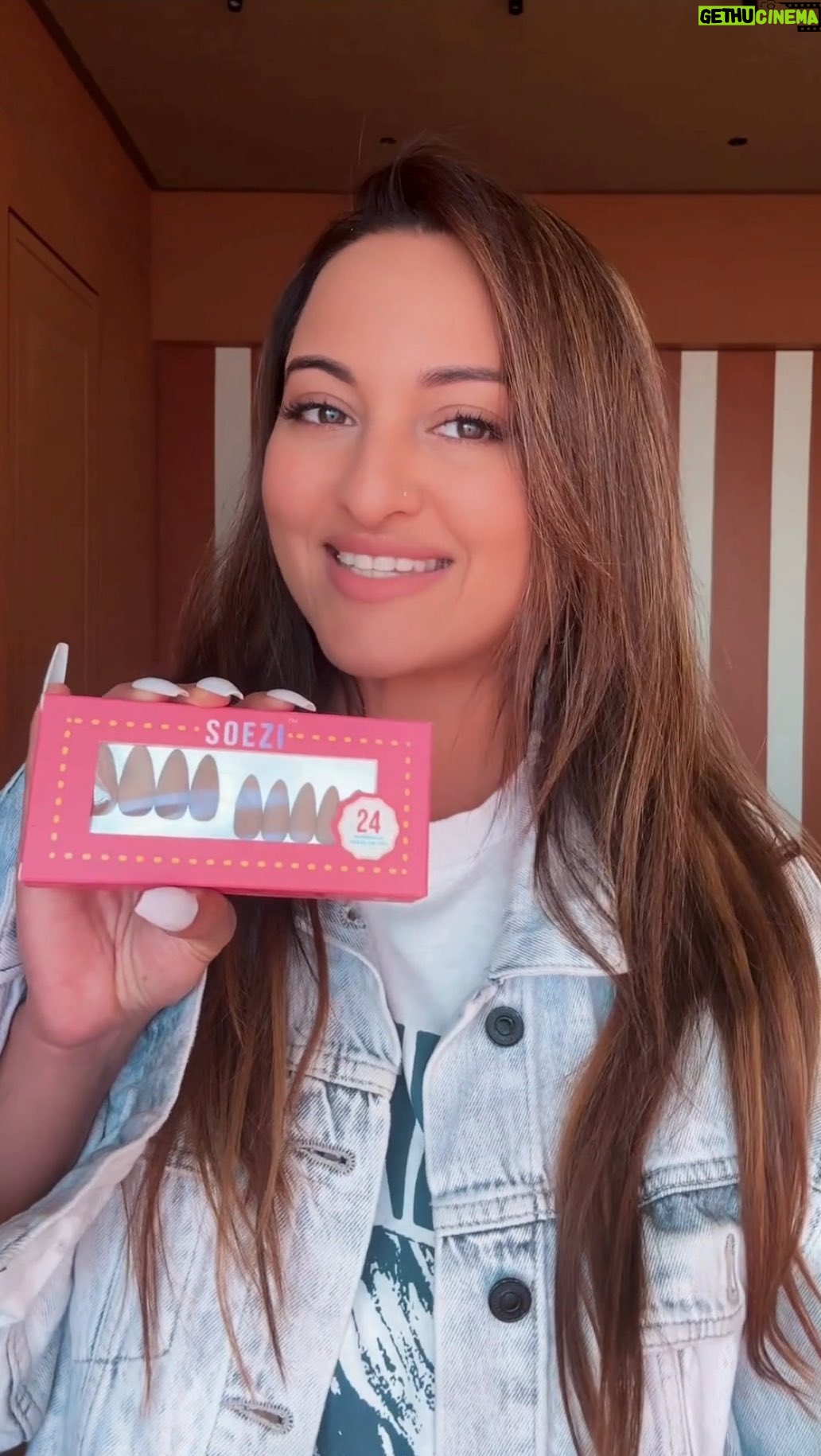 Sonakshi Sinha Instagram - From online sensation to real-world sensation! 🥰💅🏼 #SOEZI’s retail store launch is almost here to colour your world🌈🤩 Join us in launching our first ever retail store with a one of a kind Press on Party 🎉 on 2nd March 2024, Seasons Mall, Pune 📍 Who’s coming to #Nailit at this #PressOnParty with me???