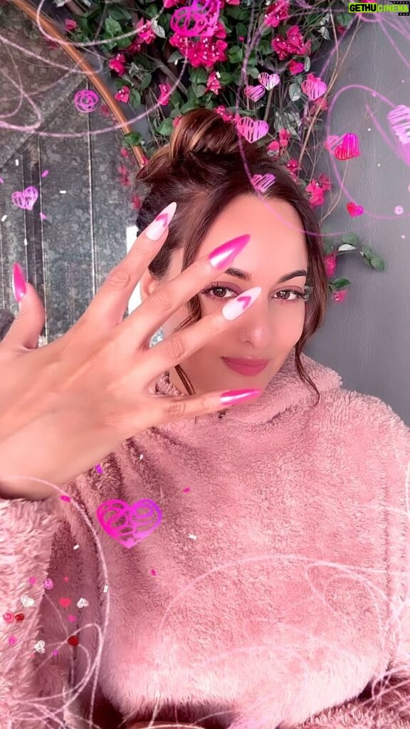 Sonakshi Sinha Instagram - Roses wilt, chocolates disappear, but fabulous nails last forever!🥰💅🏻 Be your own Valentine and indulge in some press-on fun with ‘Love Tips’ — because self-love never goes out of style! 💃🏻💕 Happy Valentine’s Day from @itssoezi 💝 Nails in order of appearance: 1. Cupid Claws (long/almond) 2.Passion Paws (medium/coffin) 3.My Sweet Valentine (long/oval) 4.Sweet Serenade (medium/almond) 💅