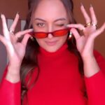 Sonakshi Sinha Instagram - Lets go!!! Everyday vibe with “Pearl drop” in Long/Oval 🎀 Valentines vibe with “Aslisona” in Medium/Almond 💝 Because @itssoezi 💅 #SOEZI #PRESSONNAILS #DIYnails Which one is your favourite?
