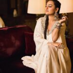Sonakshi Sinha Instagram - Eid ka chand 🌙✨ #HeeramandiOnNetflix #may1st