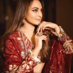 Sonakshi Sinha Instagram - Eid Mubarakkkk ✨🌙