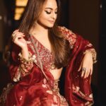Sonakshi Sinha Instagram - Eid Mubarakkkk ✨🌙