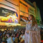 Sonakshi Sinha Instagram – Tonight was magical! We are spellbound ✨ 
Thank you for your love for #TilasmiBahein ❤️

#TilasmiBahein SONG OUT NOW 

Heeramandi: The Diamond Bazaar coming on 1st May, only on Netflix 💎❤️

#Heeramandi #HeeramandiOn1stMay #HeeramandiOnNetflix #SanjayLeelaBhansali #BhansaliMusic @prerna_singh6 @m_koirala @aslisona @aditiraohydari @sharminsegal @therichachadha @iamsanjeeda @amturazofficial @sharmistha2000 @iamkrutimahesh @netflix_in