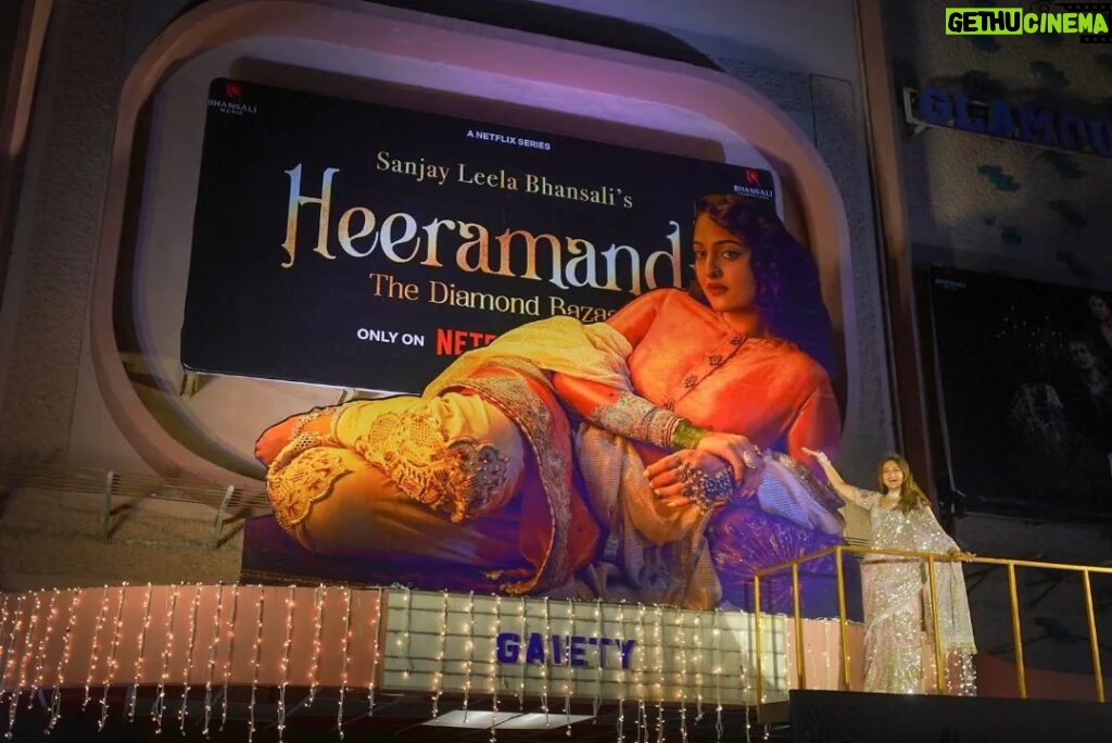Sonakshi Sinha Instagram - Tonight was magical! We are spellbound ✨ Thank you for your love for #TilasmiBahein ❤ #TilasmiBahein SONG OUT NOW Heeramandi: The Diamond Bazaar coming on 1st May, only on Netflix 💎❤ #Heeramandi #HeeramandiOn1stMay #HeeramandiOnNetflix #SanjayLeelaBhansali #BhansaliMusic @prerna_singh6 @m_koirala @aslisona @aditiraohydari @sharminsegal @therichachadha @iamsanjeeda @amturazofficial @sharmistha2000 @iamkrutimahesh @netflix_in