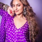 Sonakshi Sinha Instagram - Cant stop smiling with all the 💜 coming in for #TilasmiBahein… grateful 🙏🏼 #Heeramandi #HeeramandiOnNetflix