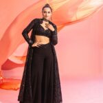Sonakshi Sinha Instagram - Kaala jaadu hai Fareedan 🏴‍☠️ #HeeraMandiOnNetflix #ComingSoon