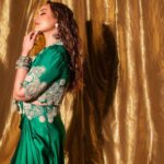Sonakshi Sinha Instagram - If the phrase “Green with Envy” had a face… it would be Fareedan 🐍 #HeeraMandipromotions #HeeraMandionNetflix