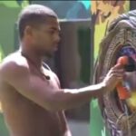 Sonia Abrão Instagram - BBB24 BELA JOGADA: DAVI ATENDE 1ª LIGAÇÃO FALSA DO BIG FONE, DEIXA OS BROTHERS PENSANDO QUE ERA PRA VALER E QUE ELE TÁ PROIBIDO DE CONTAR!!!! Instalou um triplex na cabeça do povo! 😂😂😂😂 Quem disse que o “muleke” não sabe jogar? Kkkkk EM TEMPO: serão seis ligações no total, mas só a de domingo vai valer e quem atender estará no PAREDÃO! Esquece o BIG FONE, DAVI!!!! 🙏 (Vídeo: @bbb) #SoniaAbrao #ATardeESua #CALONE #DBIPro