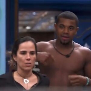 Sonia Abrão Instagram - BBB24 TRETA FEIA NA CASA! DAVI E ALANE ENFRENTARAM WANESSA E YASMIN! NÃO DEITARAM PARA AS CAMAROTES! 💪💪💪💪DUAS VTZEIRAS! YASMIM QUEBROU AS REGRAS DA CASA DE PROPÓSITO E WANESSA APOIOU! DEPOIS, APELOU MAIS AINDA E FOI CHORAR NO BANHEIRO!!! Chora, bonequinhaaaaa!!! Por favor, Brothers, que sejam as próximas a irem direto pro paredão!!! Quem não aguenta mais não são elas, sou eu!!! 😡😡😡 Só o que me consola é ter a certeza que o público vai botar as duas pra correr!!! E  não vou perder esses momentos por nada! Vem logo eliminação! Só vem! 😎 #SoniaAbrao #ATardeESua #CALONE #DBIPro
