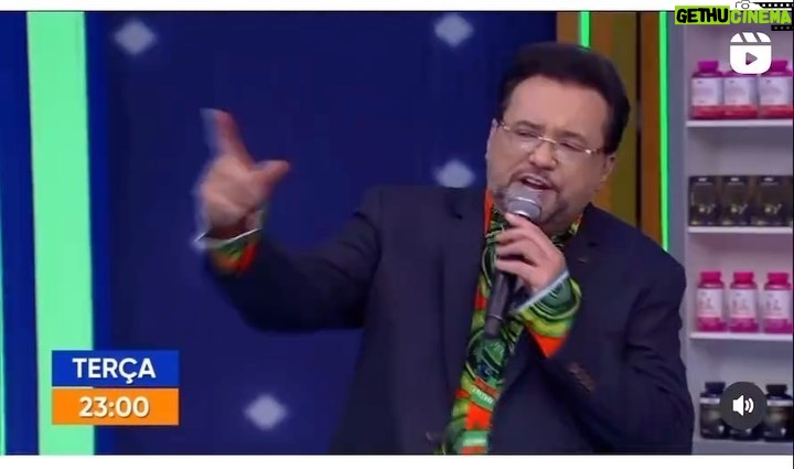 Sonia Abrão Instagram - GERALDO LUÍS COMANDA O ULTRASHOW, HOJE, ÀS 23:00 H, um pouquinho mais tarde! E tem um show muito especial com a sertaneja JAYNE, nossa querida “boiadeira”, além da alegria de sempre e grana de sobra para os participantes desse game que é o mais animado da TV, nas noites de terça! Direção geral de @eliasdesouzaabrao. Na REDE TV!, é claro!!! Fica a dica! 👍😄💰📺😘🎶
