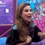 Sonia Abrão Instagram – BBB24: DEPOIS DO BIGFONE, OUTRA BRIGA FEIA DE YASMIN COM VANESSA!!! E A MODELO VOLTOU A FICAR CONTRA DAVI PQ RECEBEU PULSEIRA VERMELHA! SE ESSA PULSEIRA FOR DO BEM, YASMIN VAI QUEBRAR A CARA, pq todo esse estresse terá sido desnecessário! 🤦🏻‍♀️ (Imagens: Rede Globo) #SoniaAbrao #ATardeESua #CALONE #DBIPro