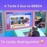 Sonia Abrão Instagram - Essa cena confundiu a cabeça de muita gente que achou que o Rodriguinho estava mesmo me vendo detonar as atitudes dele no reality! Era só uma brincadeira, pessoal, no quadro FANFIC do BBB24! Que montagem perfeita! Ri alto! 😂 A-DO-REI! 😍 Valeu, Boninho! 👏👏👏👏👏 (Imagens: Rede Globo) #SoniaAbrao #ATardeESua #CALONE #DBIPro
