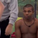 Sonia Abrão Instagram – É SACANAGEM, BRASIL!!! O que estão fazendo com o DAVI nesse BBB é covardia, humilhação! Sim, ele falou coisas que não devia, teve alguns momentos explosivos, gritou, se tornou chato e irritante outras vezes, como eu já disse, mas NADA QUE JUSTIFIQUE SER CANCELADO DENTRO DO PRÓPRIO JOGO!!! Querer botar no paredão é uma coisa, eliminar ainda na casa, é mesquinho e cruel! Gostar não é obrigatório, respeitar como ser humano é o básico e fundamental! Condenar DAVI ao isolamento como fizeram nessa madrugada, ao se retirarem em 2 minutos e meio assim que ele chegou, só mostrou uma jogada de gente pequena, pobre de espírito! E SÓ TEM UMA MANEIRA DE REAGIR A ISSO: DAVI VOLTAR DO PAREDÃO pela 3ª vez – pq só por milagre não será indicado – pra dar um belo tapa na cara desses maus jogadores! Isso só depende de vcs, o grande público que tem o poder do voto! Tô nessa! #FICADAVI 💪💪💪 ATUALIZANDO: O vídeo foi editado, mostrando que, na real, DAVI estava lá o tempo todo, mas é inegável que ali houve uma reação hostil ao se levantarem todos ao mesmo tempo, não foi “coincidência”, nem apenas “efeito” da festa! Por isso, se não for por esse momento absurdo, vamos votar pelo “conjunto da obra”do que andam fazendo com ele em matéria de isolamento há vários dias: FICA DAVI!!! Tô nessa #FICADAVI (Imagens: Rede Globo) #SoniaAbrao #ATardeESua #CALONE #DBIPro