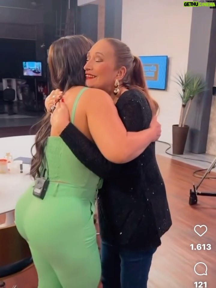 Sonia Abrão Instagram - ENTREVISTÃO COM SYLVIA DESIGN! Bastidores… #SoniaAbrao #ATardeESua #CALONE #DBIPro