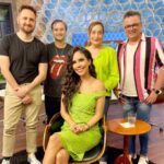 Sonia Abrão Instagram - A TARDE É SUA/ESPECIAL: DANIELA ALBUQUERQUE É A NOSSA CONVIDADA DE HOJE! Ela conta como a menina pobre do Mato Grosso do Sul, de alma pantaneira, se transformou numa estrela da TV e hoje faz sucesso com seu programa, o “Sensacional”! A partir das 15:00 h, na REDE TV!, com @gabperline, @alessandrolobianco, @soniaabrao e @vladimiralves no time de entrevistadores! Fica a dica! 🤗📺❤️