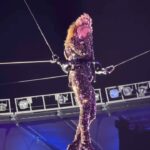 Sonia Abrão Instagram - IVETE30ANOS: IVETE SANGALO CHORA AO “VOAR” SOBRE O MARACANÃ CANTANDO “EVA”! Que show lindo! Que emoção! Salve, rainha!!!! 🙌❤️👏👏👏👏👏👏👏👏👏👏👏👏👏🎶🎶🎶 (Imagens: @multishow)