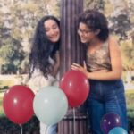 Sonia Abrão Instagram - Miiiiiiiii, fui buscar essa foto no nosso álbum de família, pq até hoje não acredito que aquela menininha que conheci com 9 anos e que, aos 14, virou irmã do meu filho, hoje é uma mulher com uma tremenda bagagem de vida, linda, e de quem a gente vive com saudade! Sei que tá quase na hora de terminar o dia do seu aniversário - 12:47 aqui, mas quase meia-noite aí na Austrália - porém só queria dizer, mais uma vez, que vc é a melhor irmã do mundo e que o Pippo tem muita sorte de vc ser tia dele!!!! Né, @abraojorge_ ? Né, @bellamorais? Felizzzzzzz novo ciclo, Mi!!! 🎂🎉🎉🎉 Que se cumpram seus sonhos! 🙏❤️