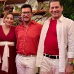 Sonia Abrão Instagram - Noite deliciosa na Festa de Natal lindaaaa (toda em branco e vermelho) do cerimonialista @oficialjrdonatto, o preferido dos famosos, ao lado do meu brother @eliasdesouzaabrao! Que Papai Noel traga todos os presentes que vc pedir, viu, Júnior? Amamos vc! ❤️🎄🎅🏻🙏👏👏👏👏👏