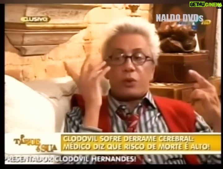 Sonia Abrão Instagram - HOJE, 15 ANOS SEM CLODOVIL! Parafraseando Clarice Lispector, saudade é pouco, a falta que a gente sente não tem nome Aqui um trecho da última entrevista que fiz com ele, que acabava de ser eleito deputado federal com meio milhão de votos, sem ter feito campanha. Não completou o mandato, foi levado por um AVC. Mas deixou seu nome escrito na moda como estilista e na TV como apresentador, além de incursões pelo teatro tbm! Polêmico e genial! Meu amigo e inimigo ao mesmo tempo, mas qdo partiu já tínhamos feito as pazes! Graças a Deus! 🙏❤️ (Vídeo: A Tarde é Sua/ Rede TV!/ Direção geral: @eliasdesouzaabrao) #SoniaAbrao #ATardeESua #CALONE #DBIPro