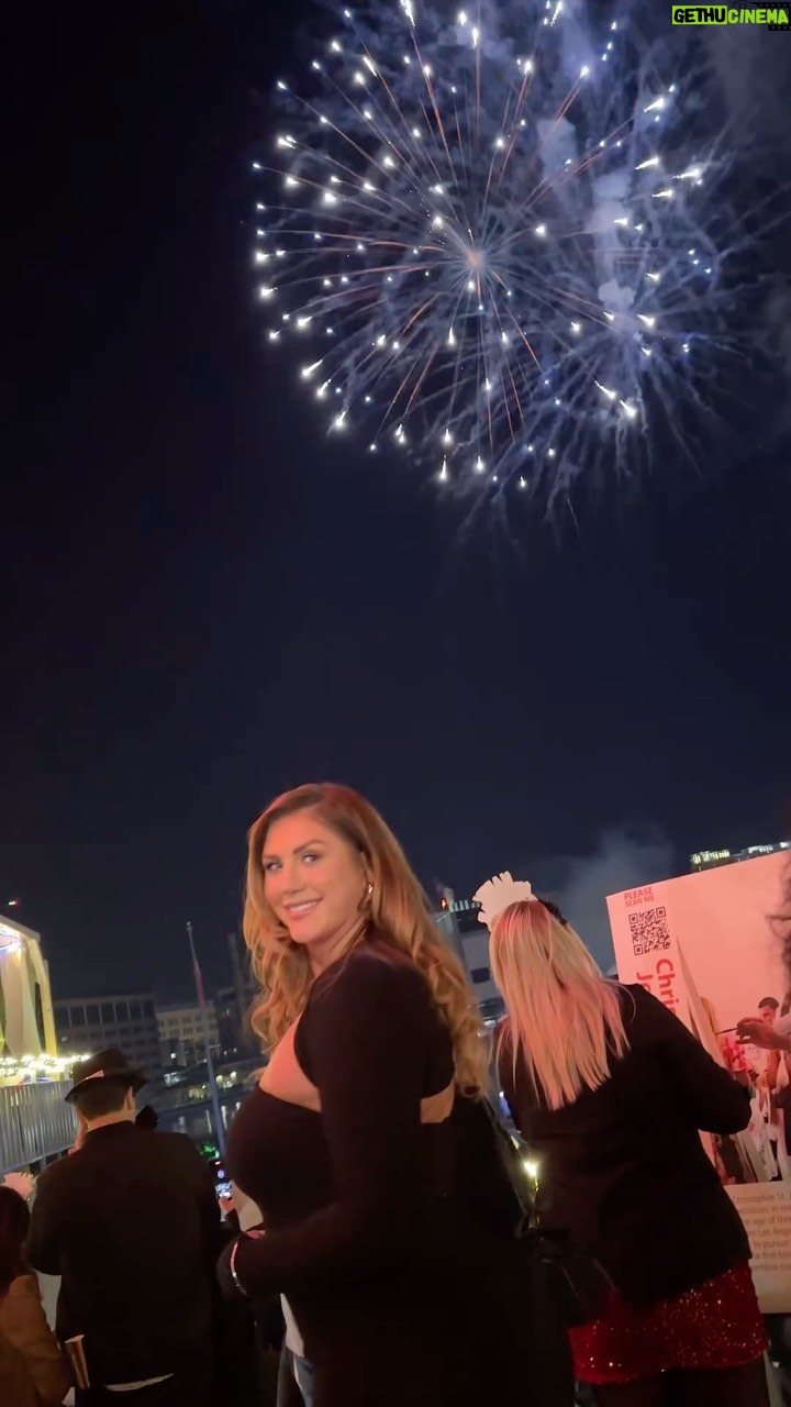 Sophie Hall Instagram - Happy New Year! 🎆
