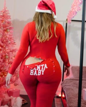 Sophie Hall Instagram - Merry Christmas! May you and your loved ones be blessed with good health, wealth, love, and laughter ❤️