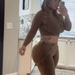 Sophie Hall Instagram - What kind of work outs did you ease yourself into after an injury? This is the heaviest I’ve been in a while, but I’m so grateful to be walking again! Thank God 🙏🏼
