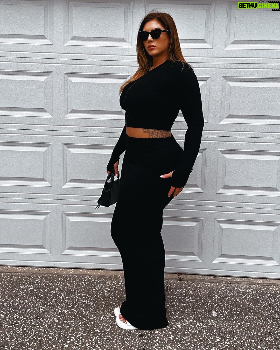 Sophie Hall Instagram - Iām a cool Mom š@fashionnovacurve