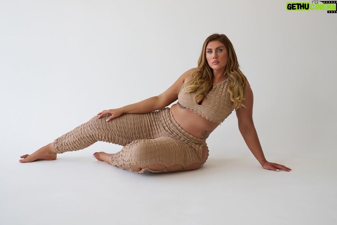 Sophie Hall Instagram - @fashionnovacurve Seduction is a game of psychology, not beauty.