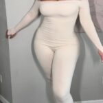 Sophie Hall Instagram - I love the way this bodysuit hugs my curves @fashionnovacurve