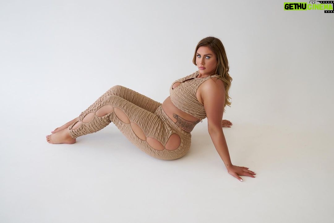 Sophie Hall Instagram - @fashionnovacurve Seduction is a game of psychology, not beauty.