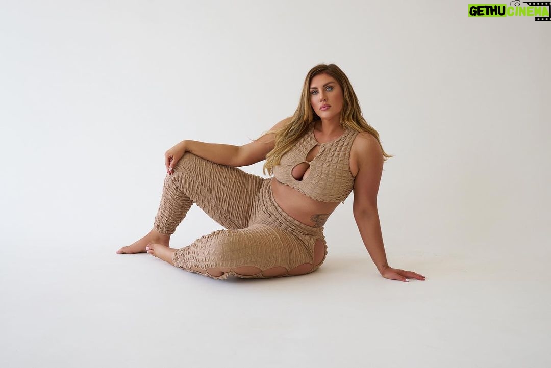 Sophie Hall Instagram - @fashionnovacurve Seduction is a game of psychology, not beauty.
